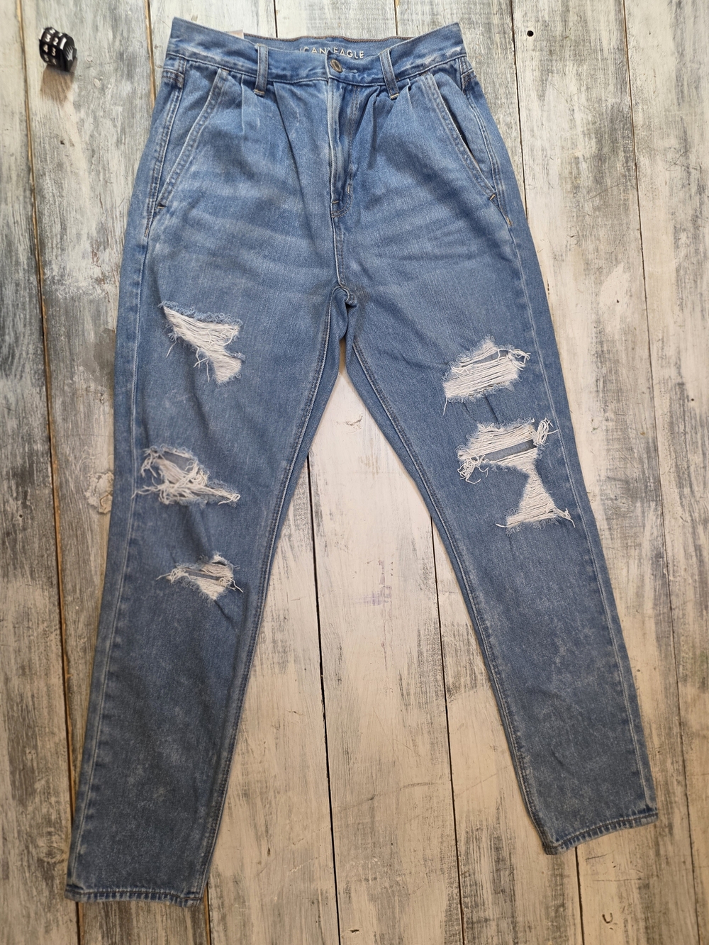 American Eagle Outfitters Women's Distressed High-Rise Mom Blue Jeans sz 2 Short